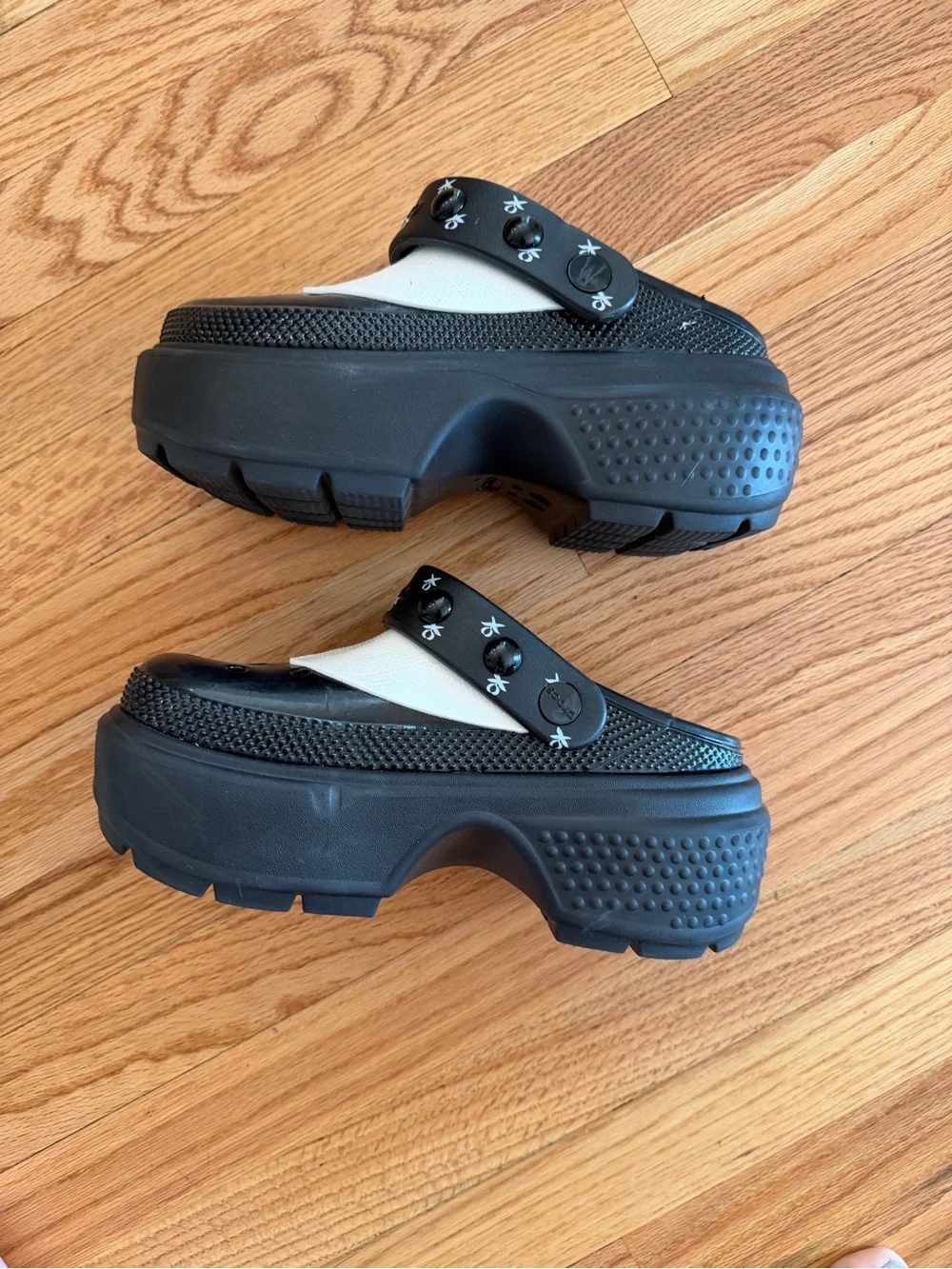 Wednesday Crocs - Picture 4 of 5